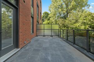 Balkonowe Wizytówki - Jak Nowoczesne Balustrady Potrafią Zmienić Oblicze Budynku